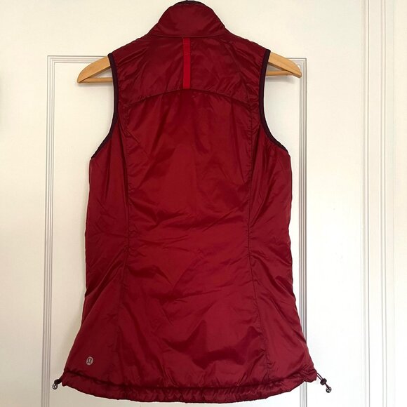 Lululemon Layer Up Reversible Insulated Vest in Bordeaux and Red | Size 4 - Picture 12 of 16